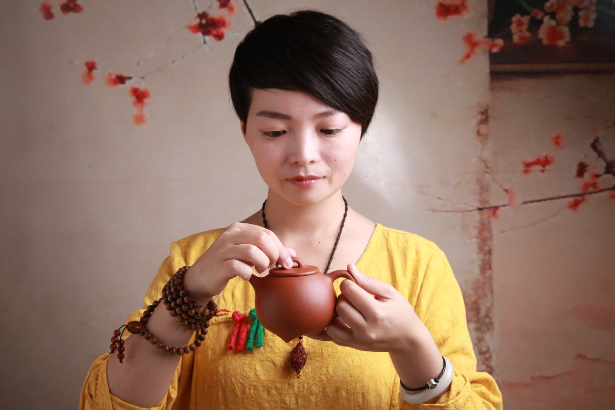 探寻紫砂艺术的卓越传承：陈曦与陈峰的匠心之作